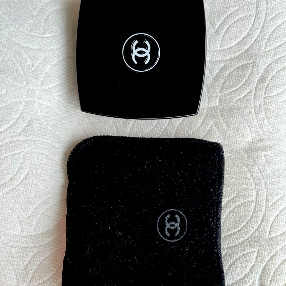 CHANEL Beiges Ombres Tissees; limited edition item by Chanel, made in Italy.
